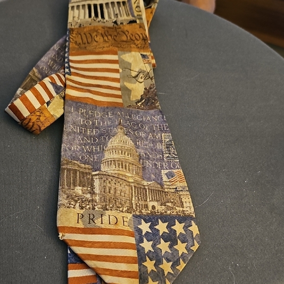 Patriotic Themed Men's Tie. 100% Silk By EAGLES WINGS - Picture 1 of 6